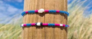 Enkelbandjes blue pink (close-up) 3/3