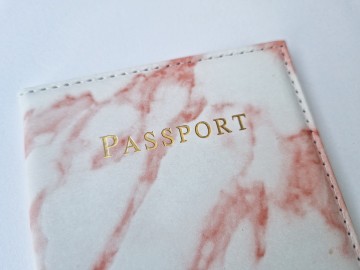 Paspoorthoes - marmerlook roze