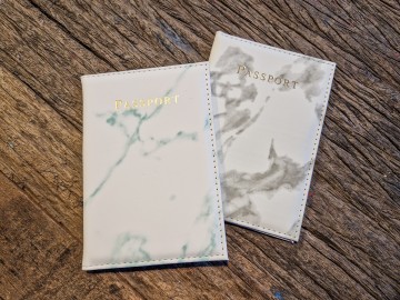 Paspoorthoes - marmerlook groen of grijs