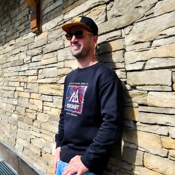 Descent | Crewneck | Play